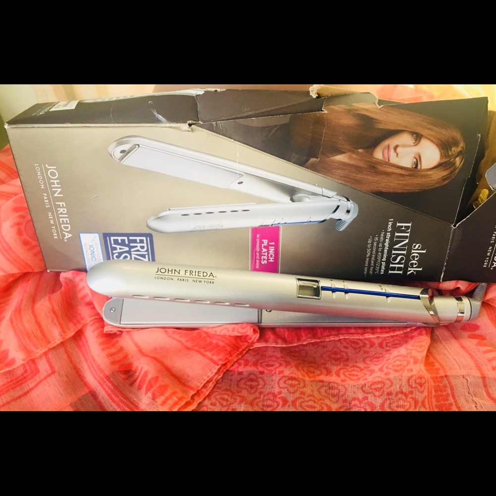 John Frieda Hair Flat Iron